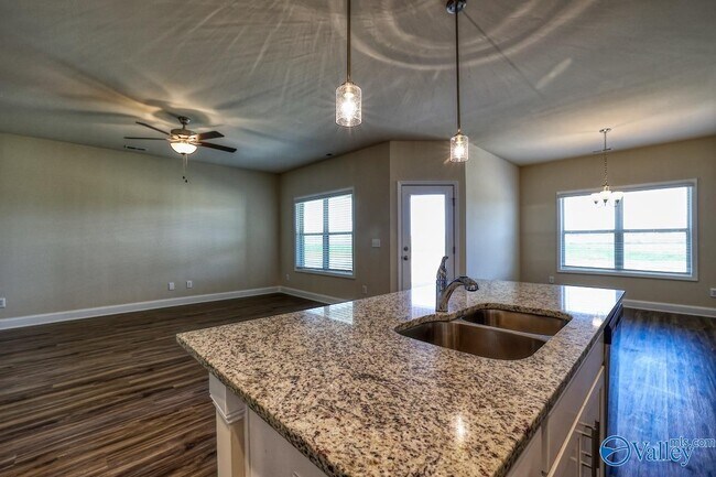 Building Photo - 12861 Tallulah Dr