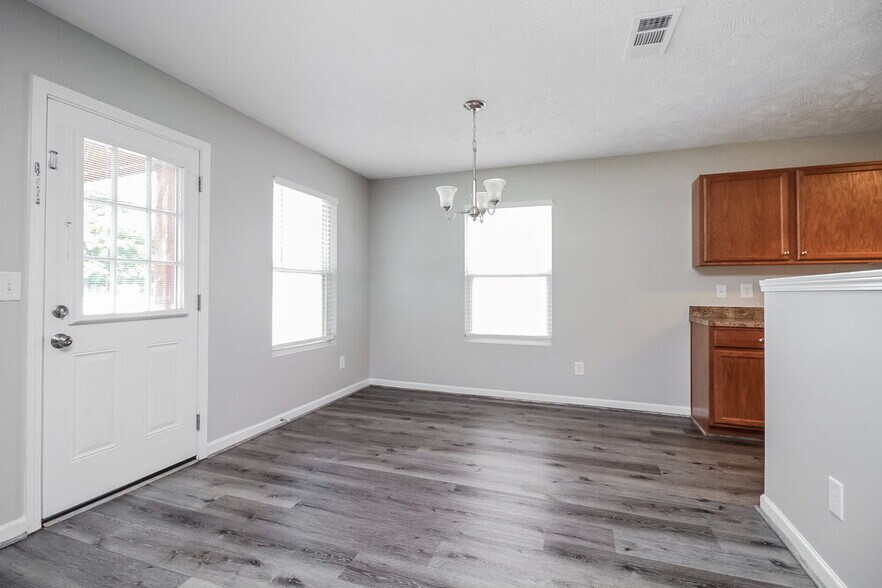 Building Photo - 813 Creek Oak Dr