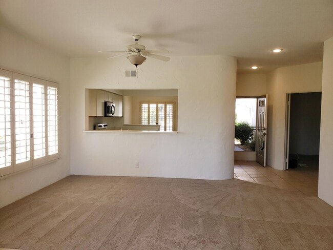 Building Photo - 274 Vista Royale Cir E