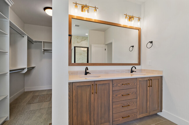 Building Photo - 4646 S Selatir Way