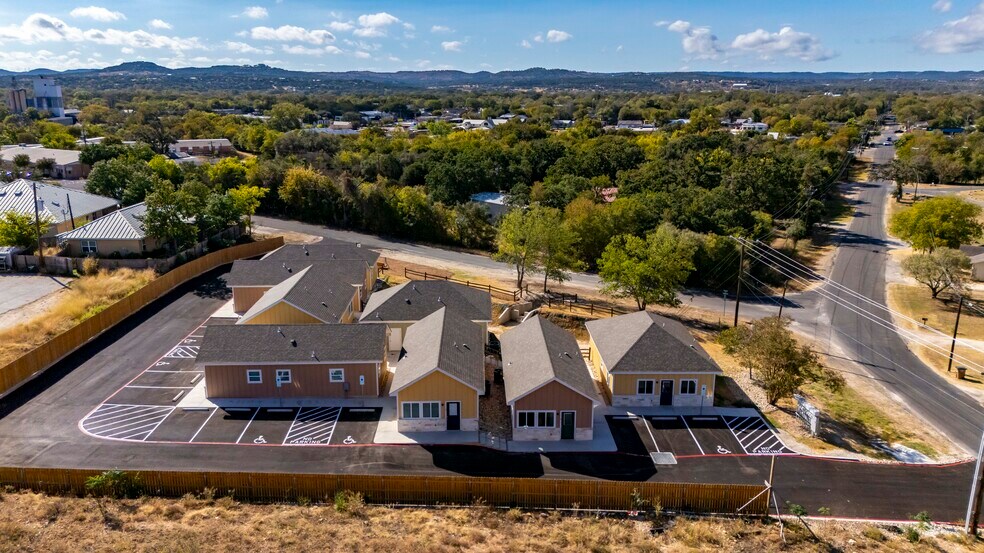 Building Photo - 705 Fifth St