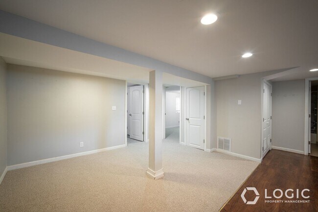 Building Photo - 822 E 50 S