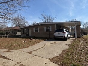 Building Photo - 926 N Linview Ave