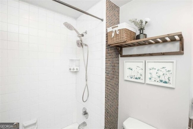 Building Photo - 952 Myrtle St NE