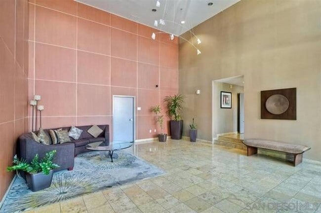 Building Photo - Bankers Hill Upgraded  One bedroom with Ci...