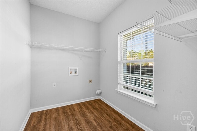 Building Photo - 8 Falkland Ave