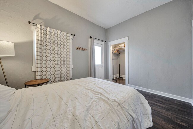 Building Photo - 712 S 900 E