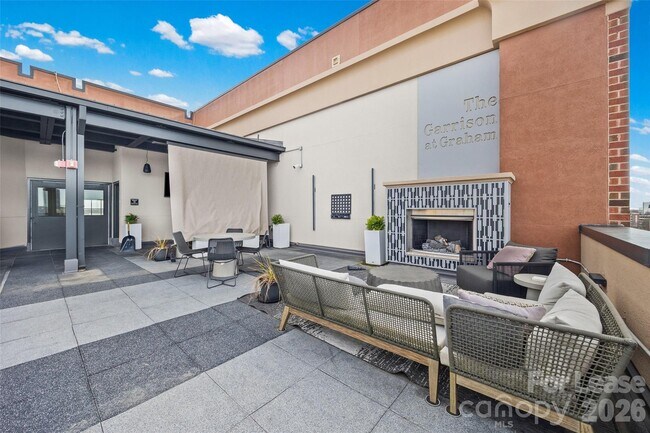 Building Photo - 715 N Graham St