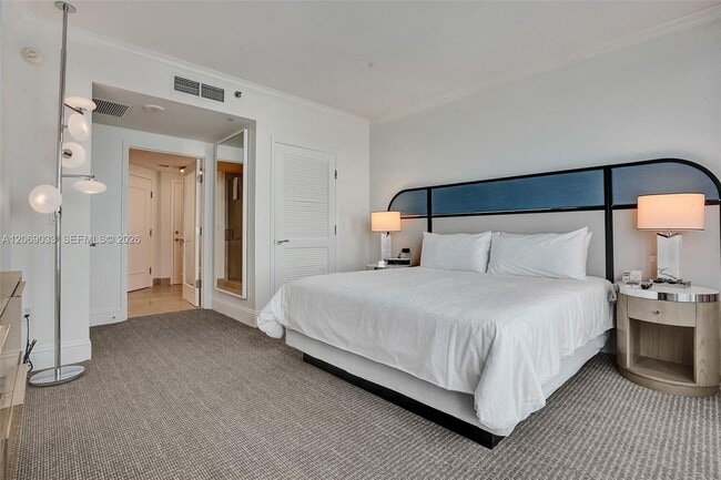 Building Photo - 4401 Collins Ave