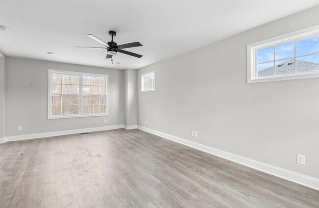 Building Photo - 422 Mattingly Dr