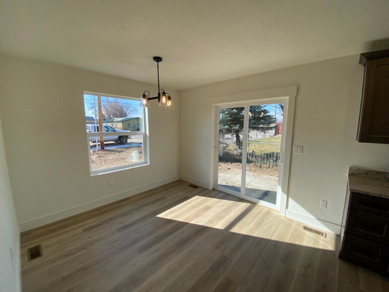 Building Photo - 812 2nd St N