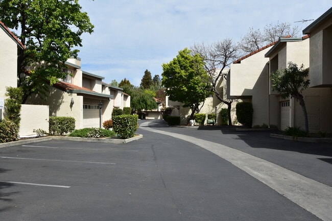 Building Photo - 827 Kingfisher Ter