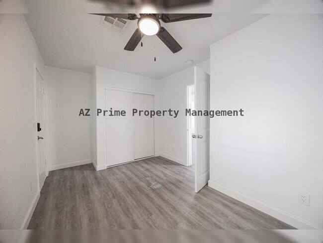 Building Photo - 2646 E Willetta St