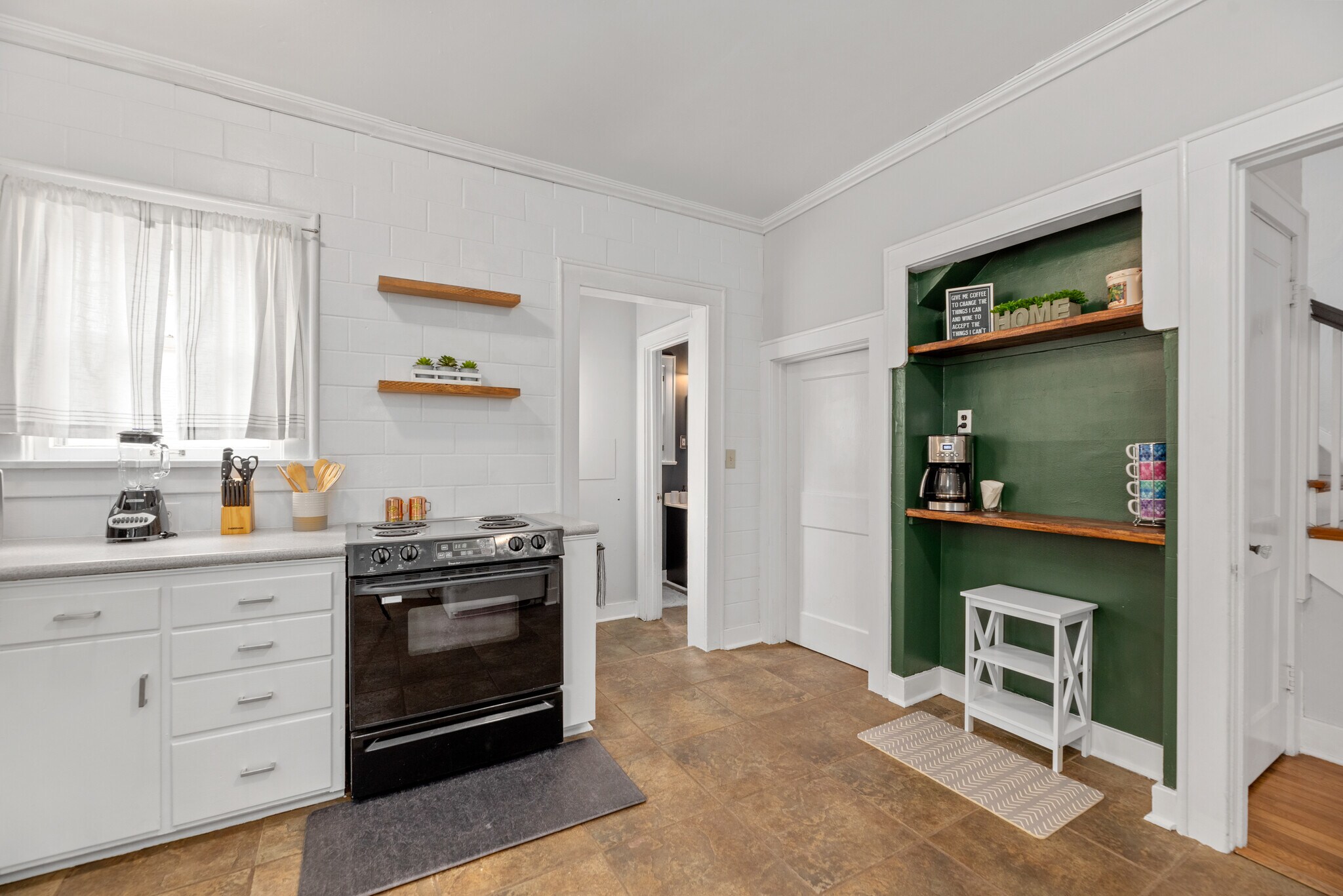 Building Photo - 425 N Bluff Ave