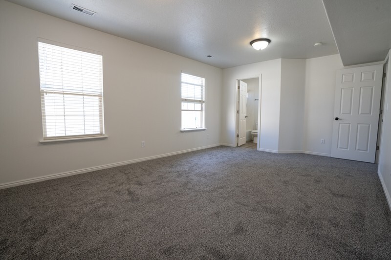Building Photo - 1015 S 1850 W