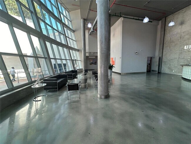 Building Photo - 3029 NE 188th St