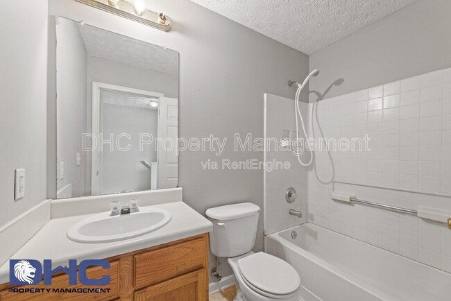 Building Photo - 5876 Strathmoor Manor Cir