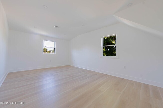 Building Photo - 537 Prospect Ave