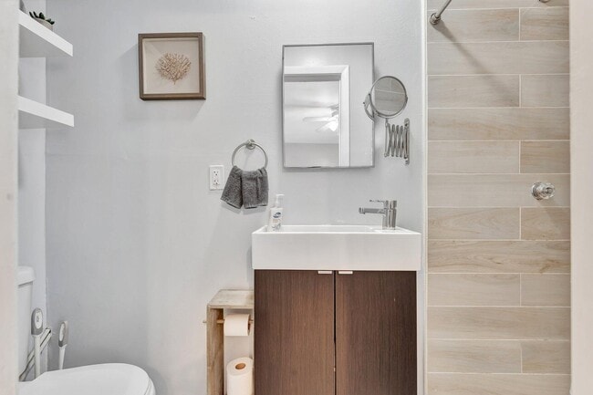 Building Photo - 1246 Johnson St