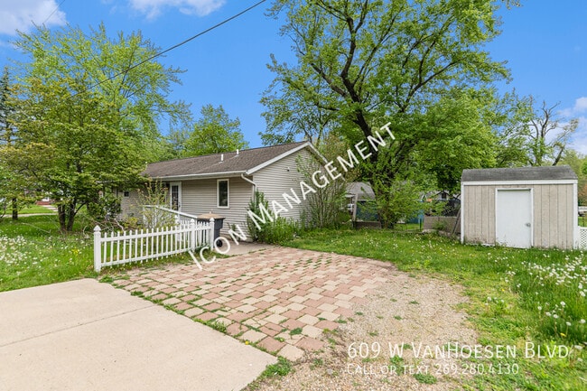 Building Photo - 609 W Van Hoesen Blvd