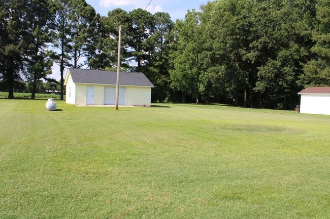 Building Photo - 4723 River Rd