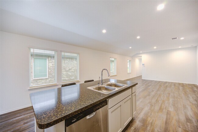 Building Photo - 5618 Redstone Gardens Dr