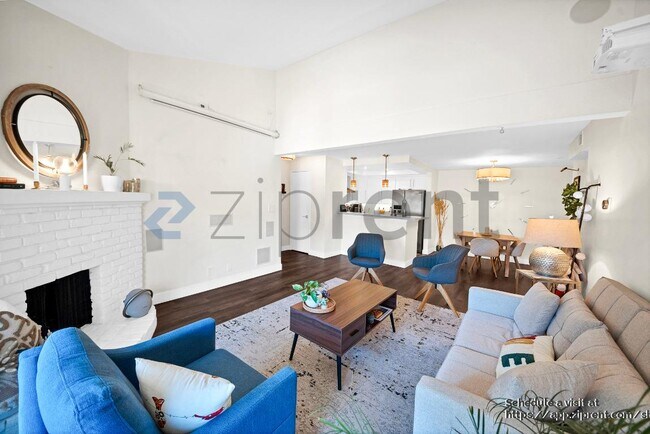Building Photo - 15511 Sherman Way