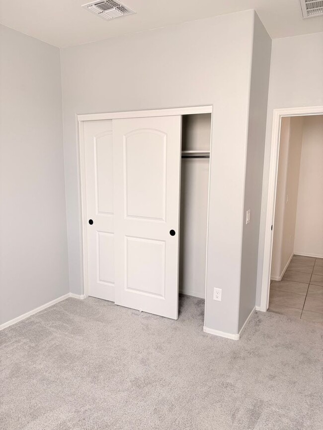 Building Photo - 9020 E Pantano Bluff Dr