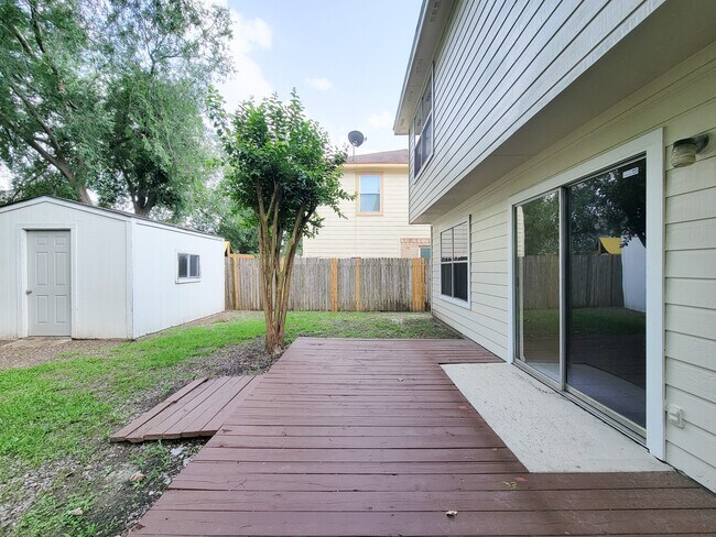 Building Photo - 11810 Rolling Stream Dr