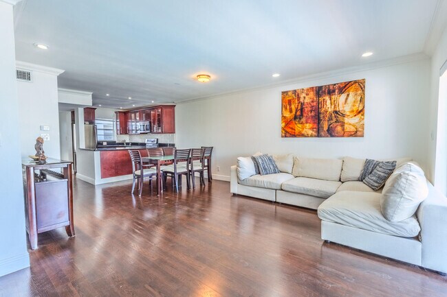 Building Photo - 3000 Sunrise Lakes Dr W
