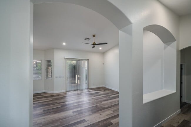 Building Photo - Gorgeous Home in Tatum Vista!