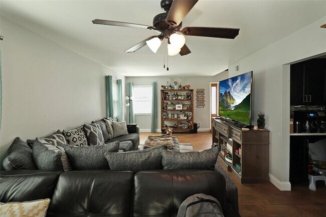 Building Photo - 18423 Swan Lake Dr