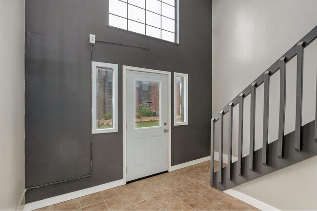 Building Photo - 1223 S Park Ave
