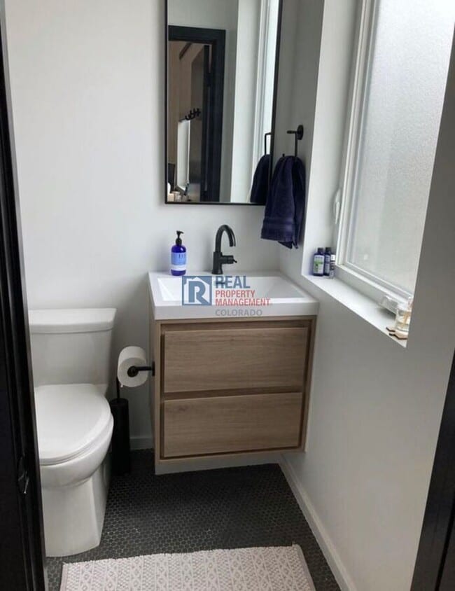 Building Photo - 1266 Newton St