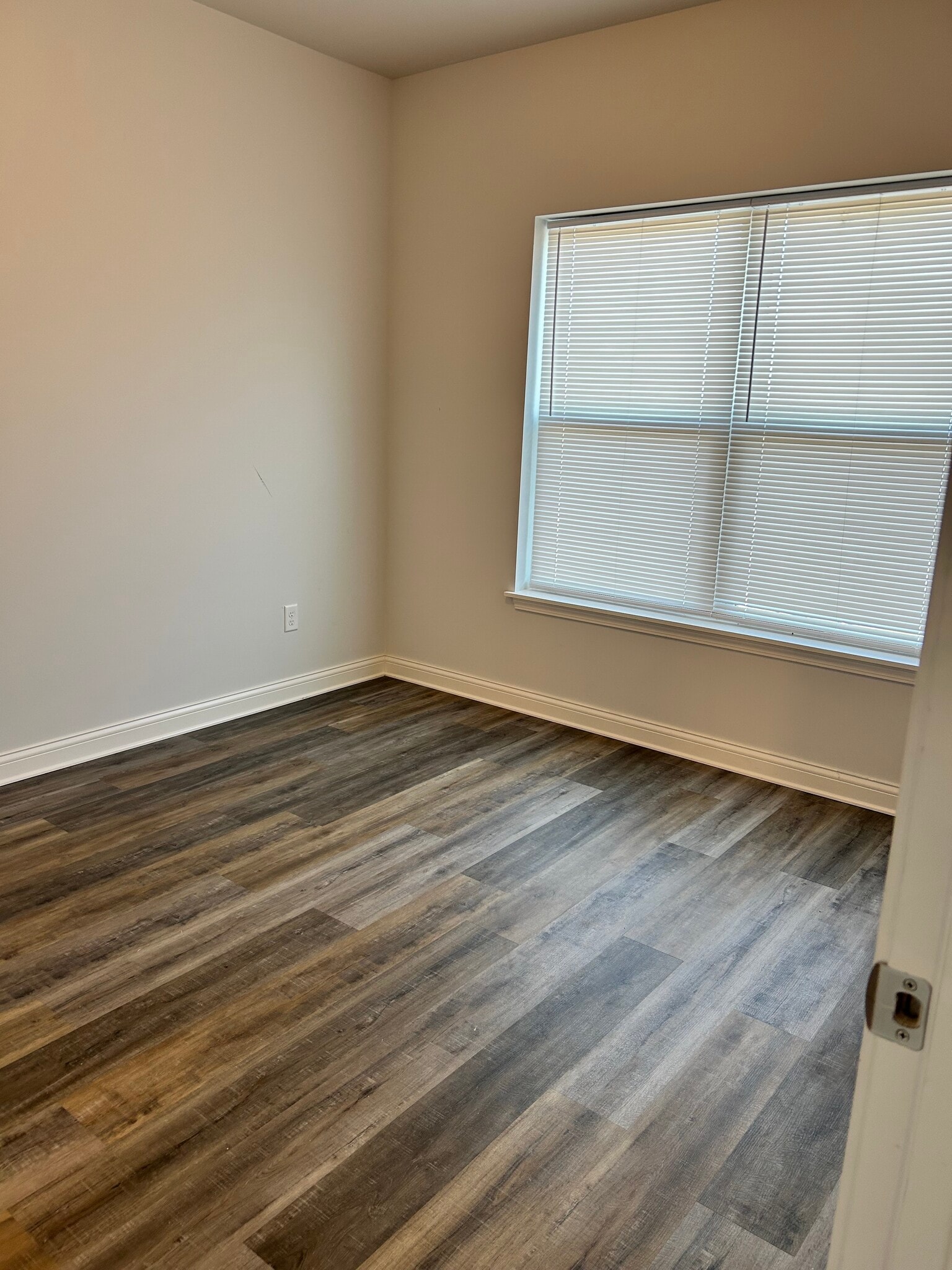 Building Photo - 530 Regency Cir