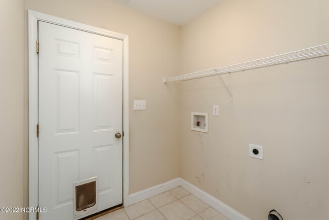 Building Photo - 102 S Park Ln