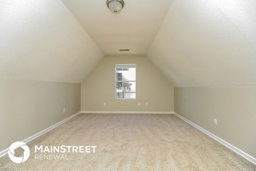 Building Photo - 10104 Fox Chase Dr