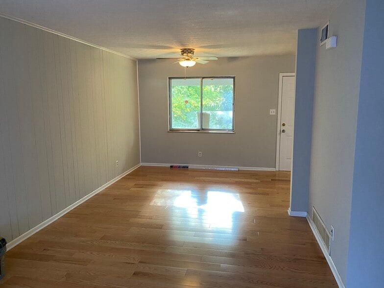 Building Photo - 326 Howell Ave