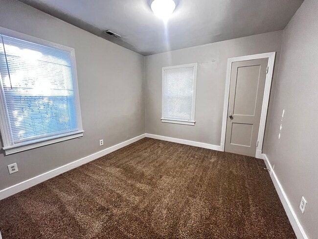 Building Photo - A Nice 2 Bedroom Home Near Church Hills Downs