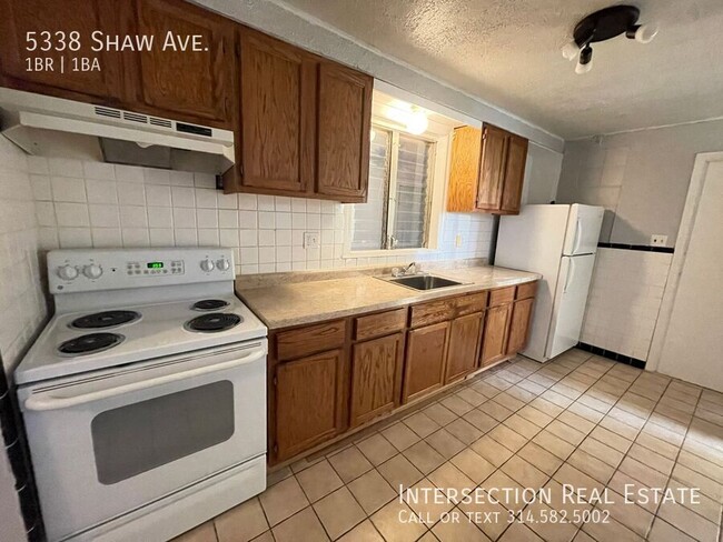 Building Photo - Spacious 1 Bedroom on The Hill, Easy Walki...