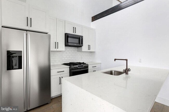 Building Photo - 1402 H St NE