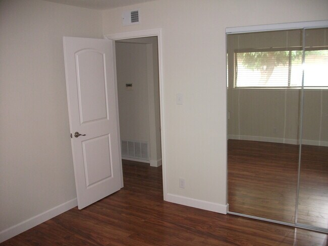 Building Photo - Remodeled 2 bedroom 1 bath