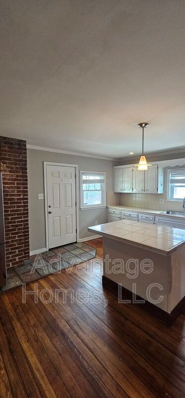 Building Photo - 315 Garfield Ave
