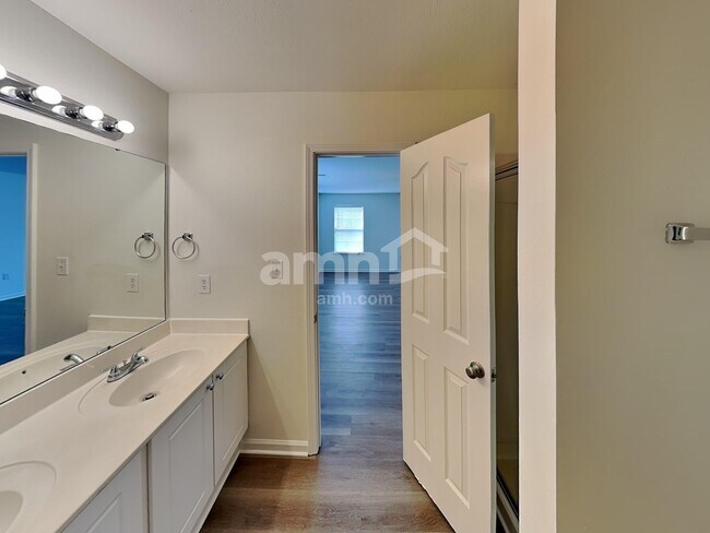 Building Photo - 10717 Pointer Ridge Dr