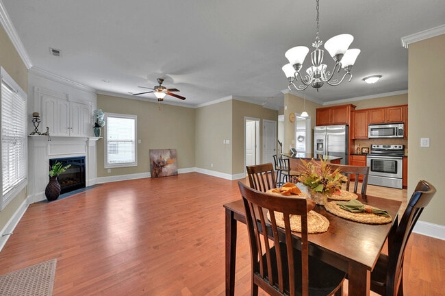 Building Photo - 2401 Dovedale Ct