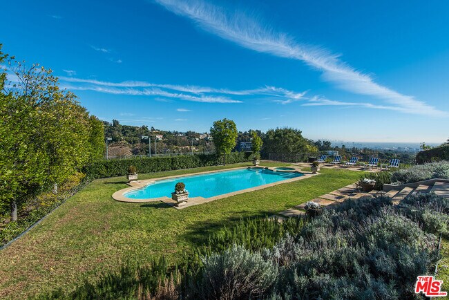 Building Photo - 980 Stradella Rd