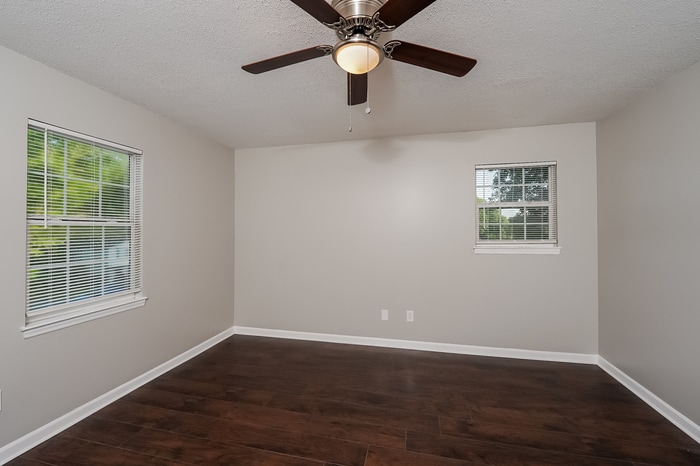 Building Photo - 845 Twin Ridge Dr