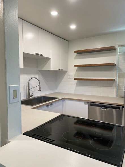 Stainless appliances - 2934 2nd Ave N