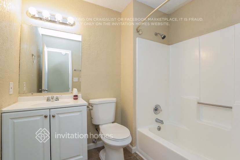 Building Photo - 1747 Vertex Dr SW