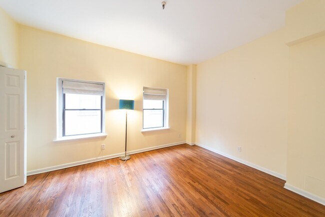 Building Photo - 227 Christopher Columbus Dr